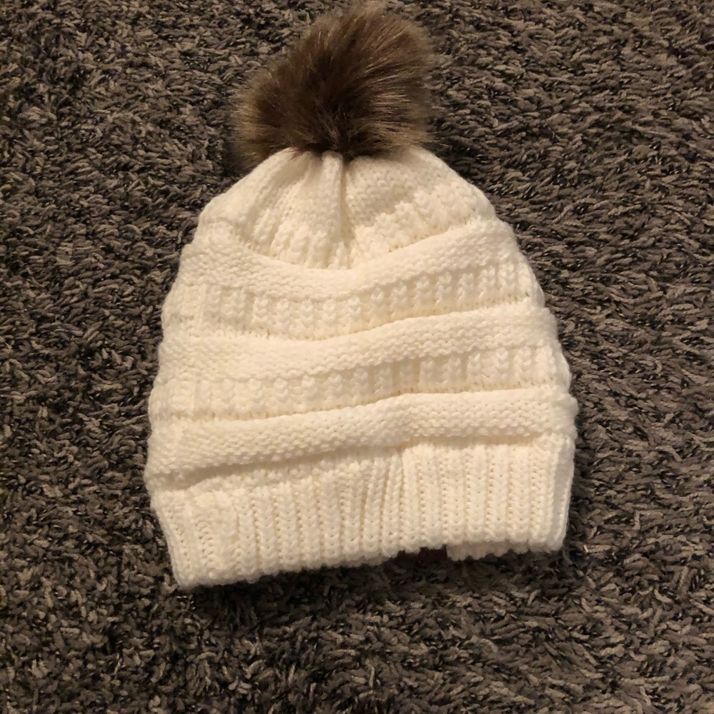 Pom beanie! - Picture 2 of 4